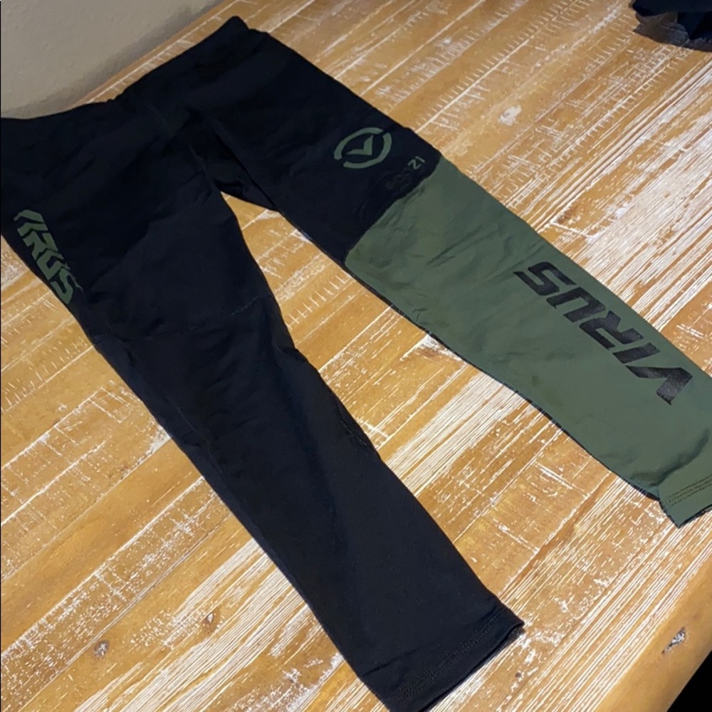 Virus Leggings